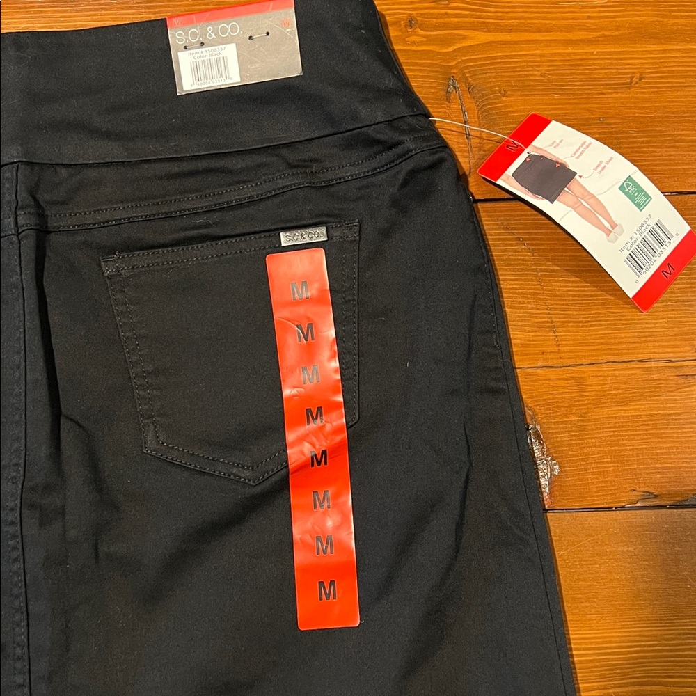 NWT - SC & Co - Black Denim Like Skort - Size M - Picture 3 of 10